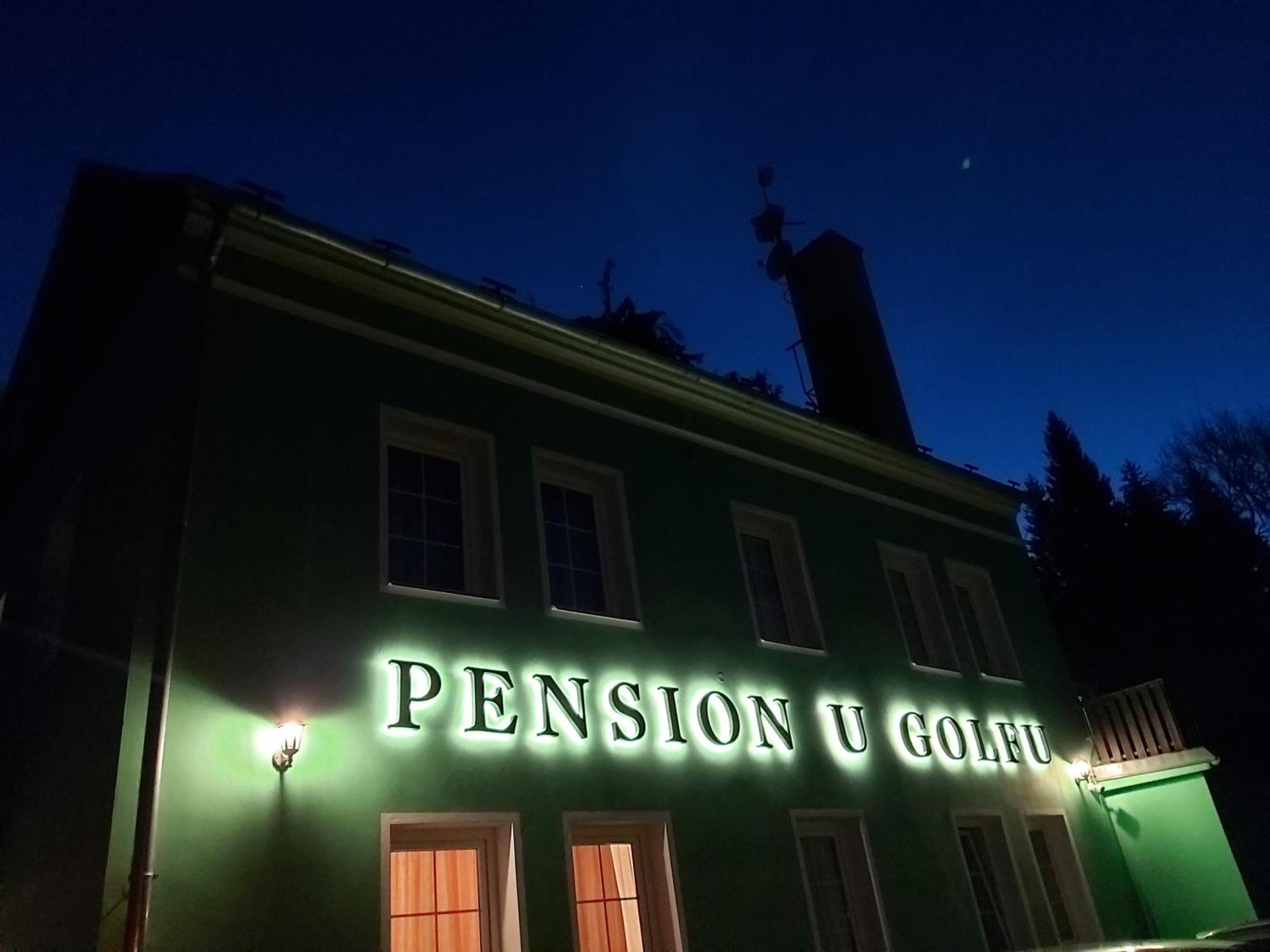 קרלובי וארי Pension U Golfu Cihelny מראה חיצוני תמונה